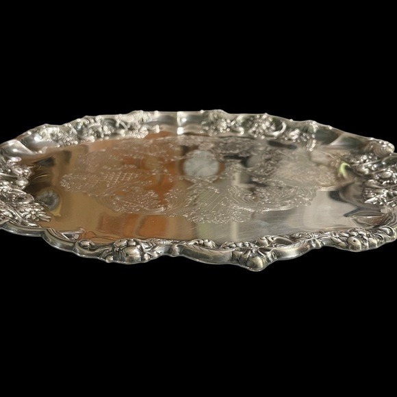 Vintage Briarcliff By
Oneida Silver
Plate 12" Round - Picture 5 of 13